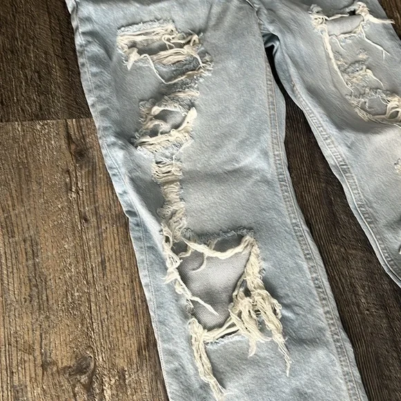 Distressed Jeans - Picture 4 of 5